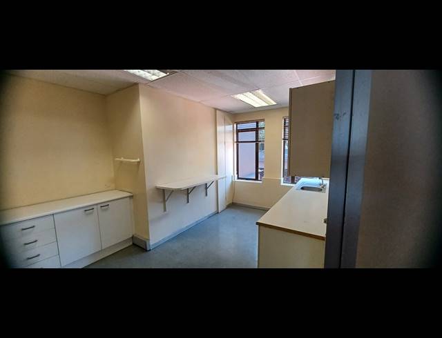 389M² OFFICE TO LET IN HYDE PARK